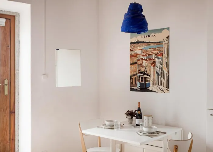 Alfama Views In Historical Апартаменты