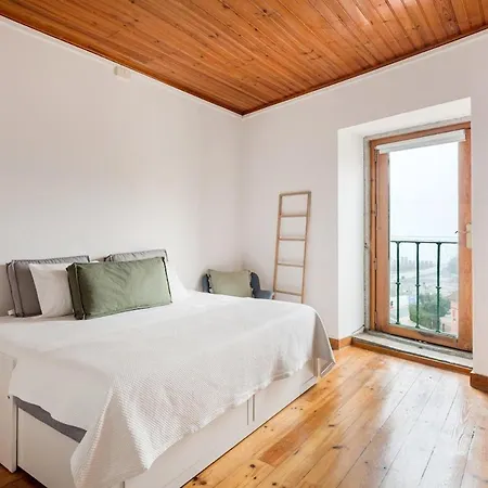 Bright Studio With Open Views | Alfama * 리스본