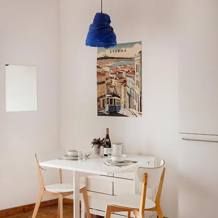 Bright Studio With Open Views | Alfama 아파트 *