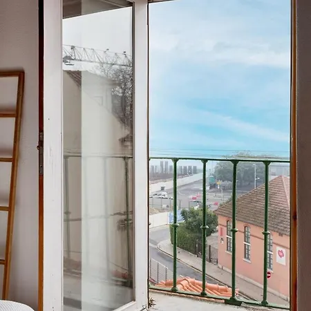Bright Studio With Open Views | Alfama Apartament Lizbona