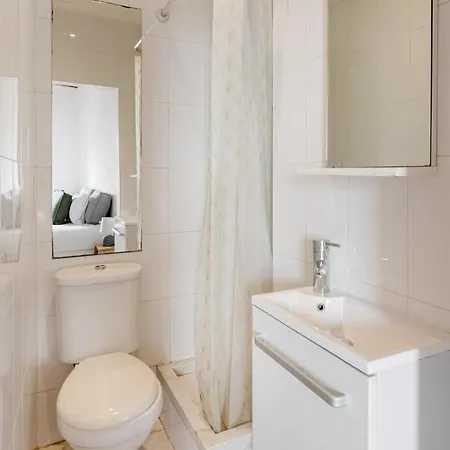 Bright Studio With Open Views | Alfama Apartament Lizbona