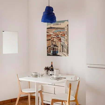 Bright Studio With Open Views | Alfama 리스본