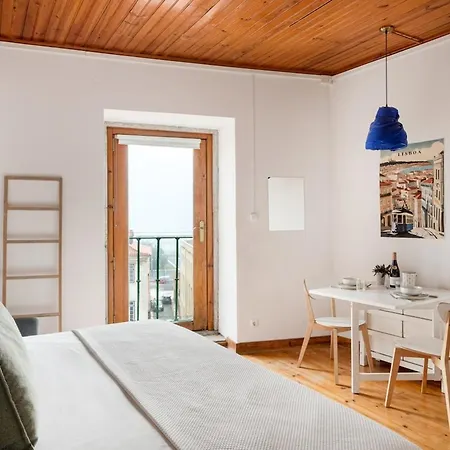 Bright Studio With Open Views | Alfama