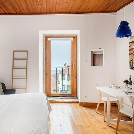 Bright Studio With Open Views | Alfama 아파트