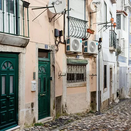Bright Studio With Open Views | Alfama * 리스본