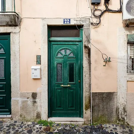 Bright Studio With Open Views | Alfama 리스본