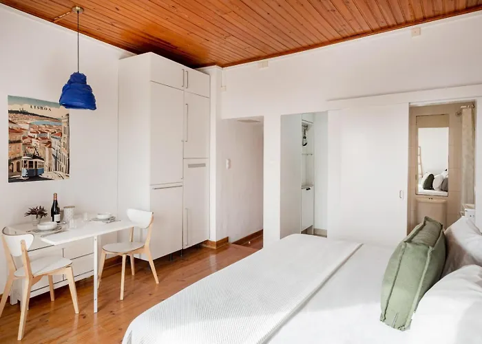 Alfama Views In Historical Apartment