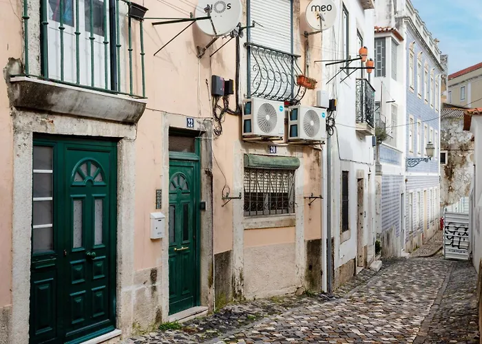 Alfama Views In Historical Apartman *