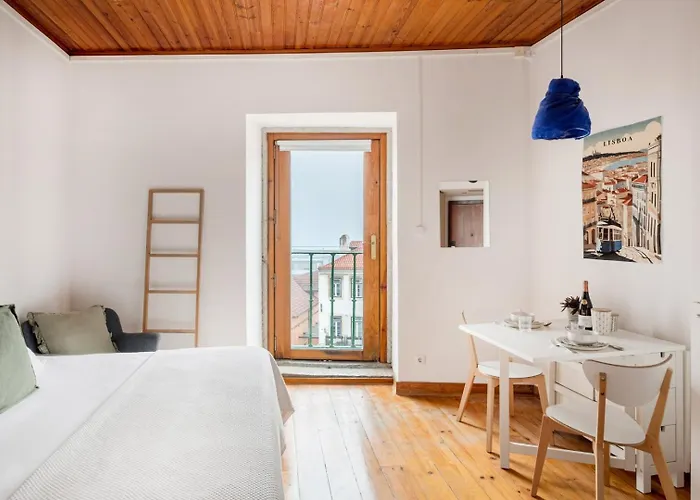 Alfama Views In Historical Appartamento *